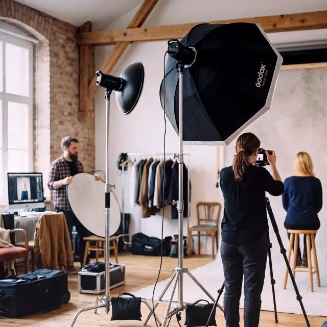 Holz Klang — Corporate Image für Tech-Firma